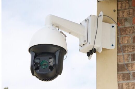 Поворотная камера видеонаблюдения для дома (PTZ камера)